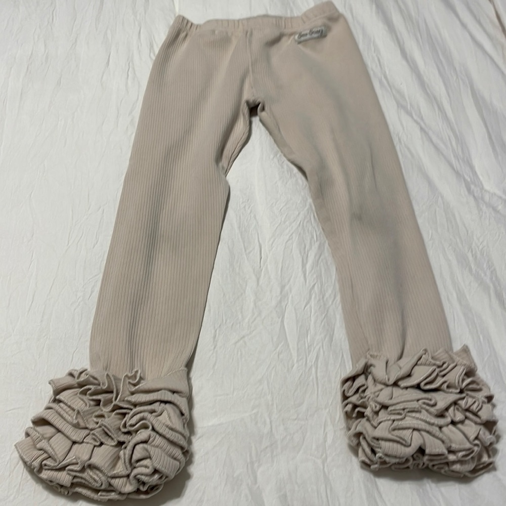 Ruffle hem leggings